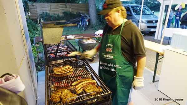 02_Der Grill ist bereit.jpg